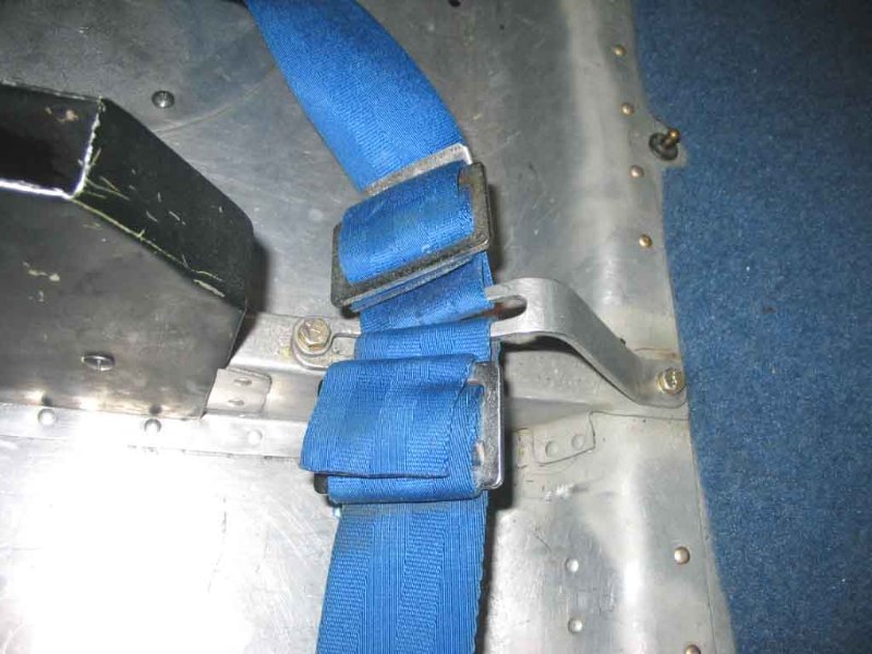 seatbeltcentermount1.JPG