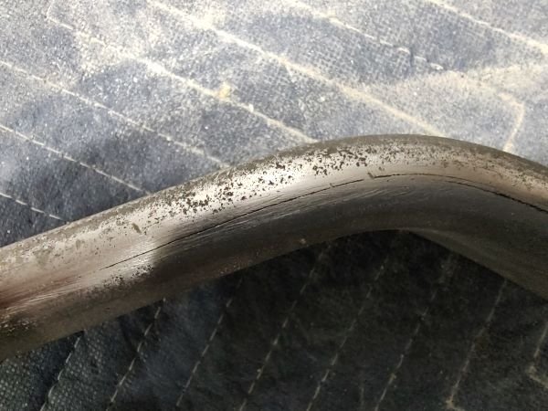 cessna gear leg crack 1.jpg