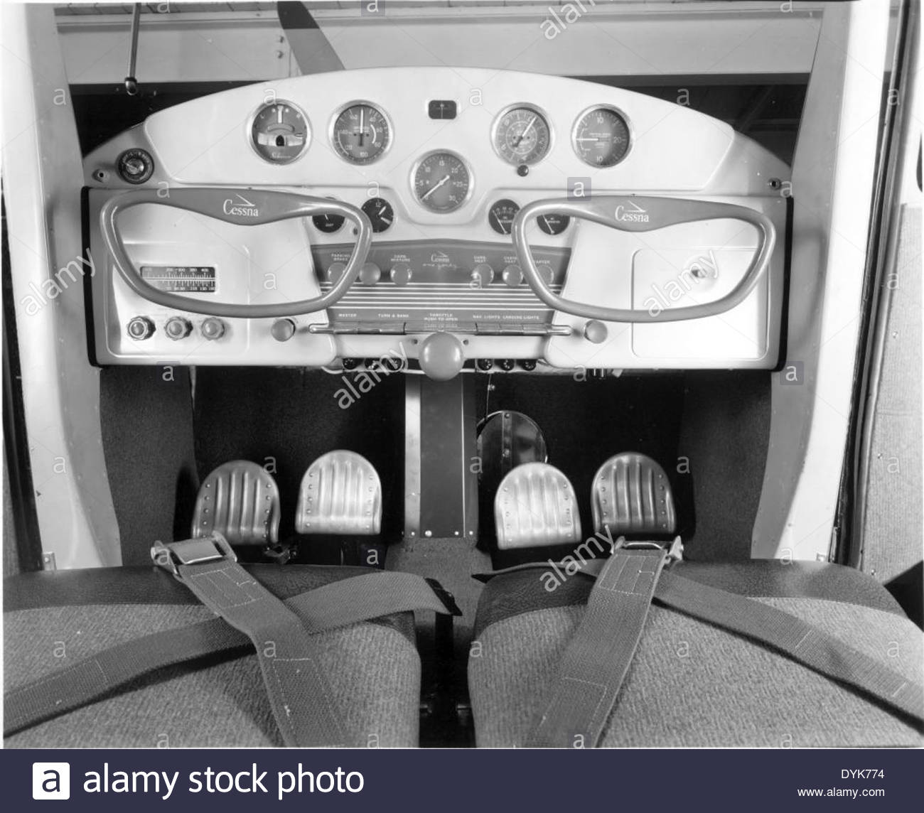 140-instrument-panel-DYK774.jpg